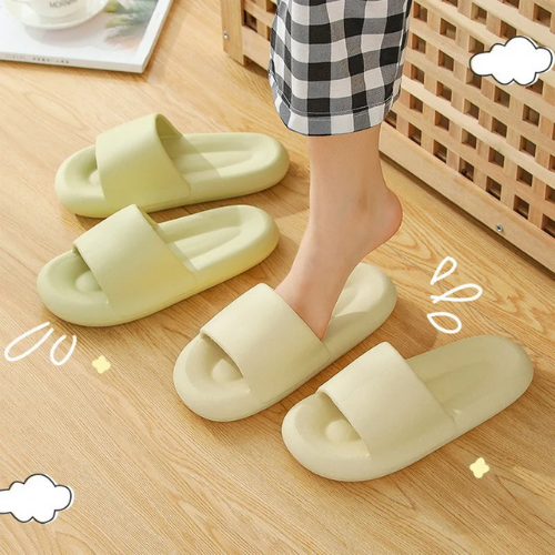 Os Chinelos Nuvem da linha Softys oferecem uma experiência de conforto excepcional para mulheres e homens. Sandálias Nuvem  Sandálias Macias  Chinelos Pantufa  Chinelos Macios  Chinelos De Nuvem  Chinelo Nuvem Verde  Chinelo Nuvem Preto  Chinelo Nuvem Laranja  Chinelo Nuvem Cáqui  Chinelo Nuvem Branco  Chinelo Nuvem  Chinelo Moderno  Chinelo Macio  Chinelo Antiqueda  Chinelo Anti Derrapante  Chinelo Nuvem Feminino e Masculino Macios e Antiderrapantes - Deluzen