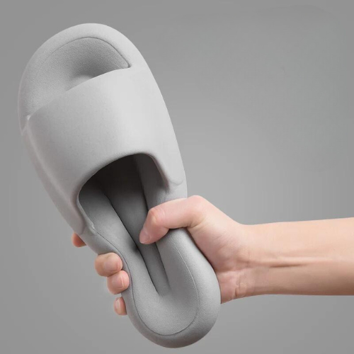 Os Chinelos Nuvem da linha Softys oferecem uma experiência de conforto excepcional para mulheres e homens. Sandálias Nuvem  Sandálias Macias  Chinelos Pantufa  Chinelos Macios  Chinelos De Nuvem  Chinelo Nuvem Verde  Chinelo Nuvem Preto  Chinelo Nuvem Laranja  Chinelo Nuvem Cáqui  Chinelo Nuvem Branco  Chinelo Nuvem  Chinelo Moderno  Chinelo Macio  Chinelo Antiqueda  Chinelo Anti Derrapante  Chinelo Nuvem Feminino e Masculino Macios e Antiderrapantes - Deluzen