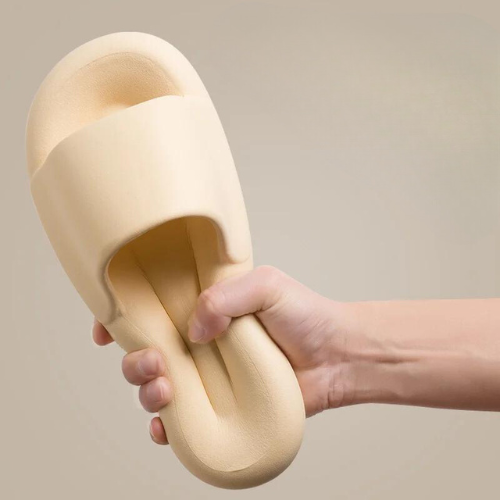 Os Chinelos Nuvem da linha Softys oferecem uma experiência de conforto excepcional para mulheres e homens. Sandálias Nuvem  Sandálias Macias  Chinelos Pantufa  Chinelos Macios  Chinelos De Nuvem  Chinelo Nuvem Verde  Chinelo Nuvem Preto  Chinelo Nuvem Laranja  Chinelo Nuvem Cáqui  Chinelo Nuvem Branco  Chinelo Nuvem  Chinelo Moderno  Chinelo Macio  Chinelo Antiqueda  Chinelo Anti Derrapante  Chinelo Nuvem Feminino e Masculino Macios e Antiderrapantes - Deluzen