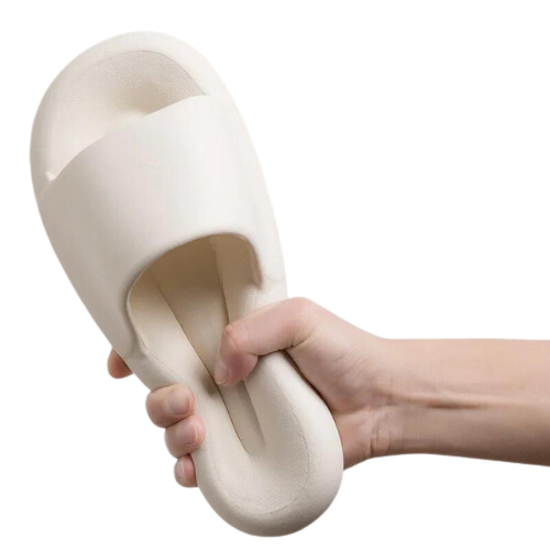 Os Chinelos Nuvem da linha Softys oferecem uma experiência de conforto excepcional para mulheres e homens. Sandálias Nuvem  Sandálias Macias  Chinelos Pantufa  Chinelos Macios  Chinelos De Nuvem  Chinelo Nuvem Verde  Chinelo Nuvem Preto  Chinelo Nuvem Laranja  Chinelo Nuvem Cáqui  Chinelo Nuvem Branco  Chinelo Nuvem  Chinelo Moderno  Chinelo Macio  Chinelo Antiqueda  Chinelo Anti Derrapante  Chinelo Nuvem Feminino e Masculino Macios e Antiderrapantes - Deluzen